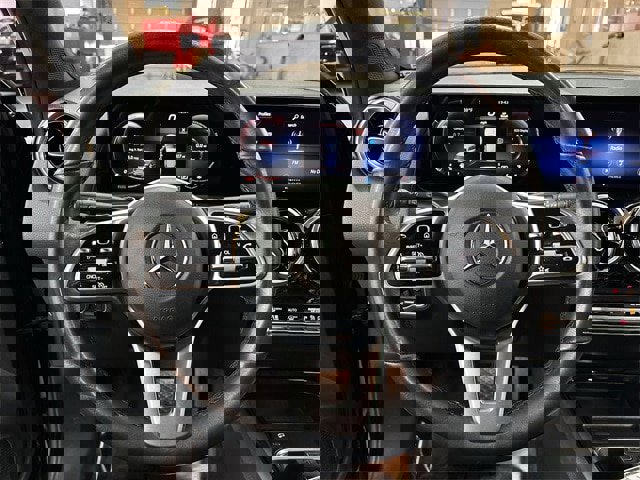 Used 2023 Mercedes-Benz GLB 250 BASE 4MATIC image 6