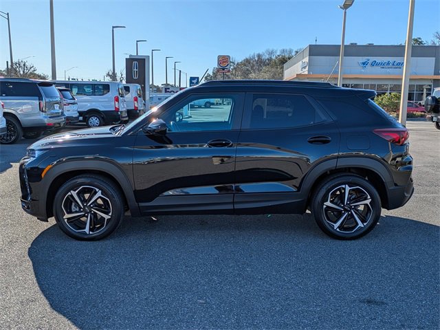 Used 2023 Chevrolet TrailBlazer RS w/ Sun and Liftgate Package image 2