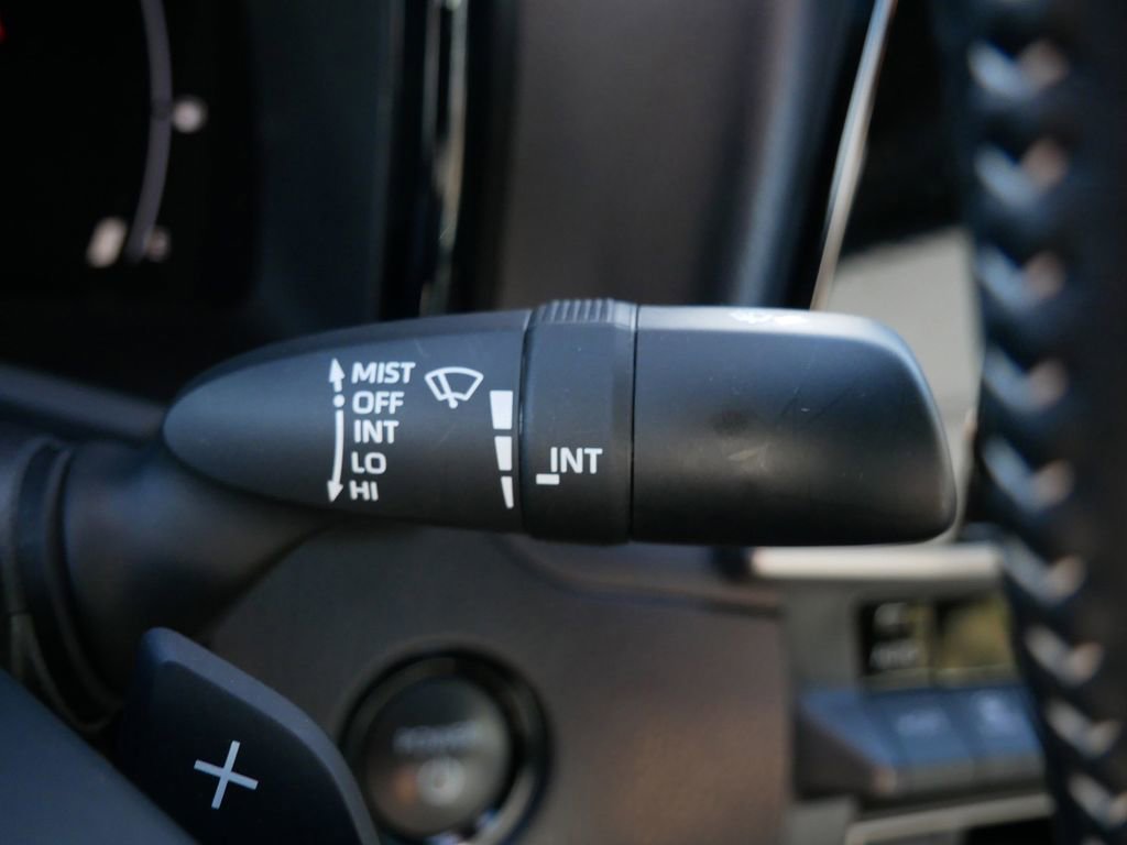 Used 2025 Toyota Camry SE FWD image 27