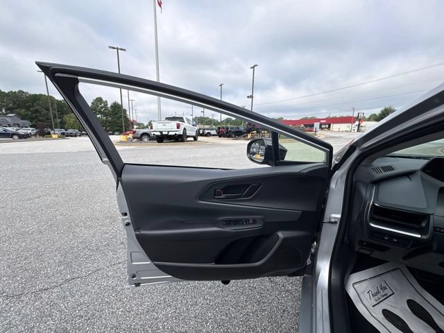 Used 2025 Toyota Prius LE FWD image 10