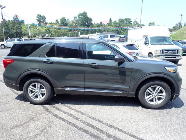 Certified 2024 Ford Explorer XLT w/ Equipment Group 202A AWD/4WD image 9