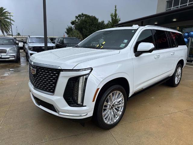Used 2025 Cadillac Escalade ESV Premium Luxury RWD image 4