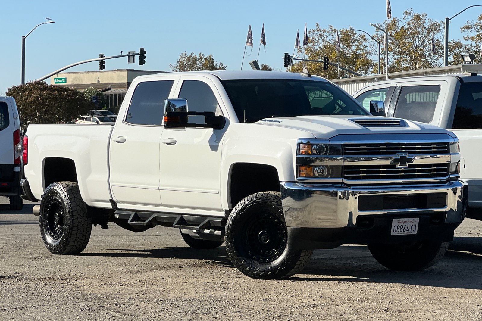 Used 2018 Chevrolet Silverado 2500 LT AWD/4WD image 2