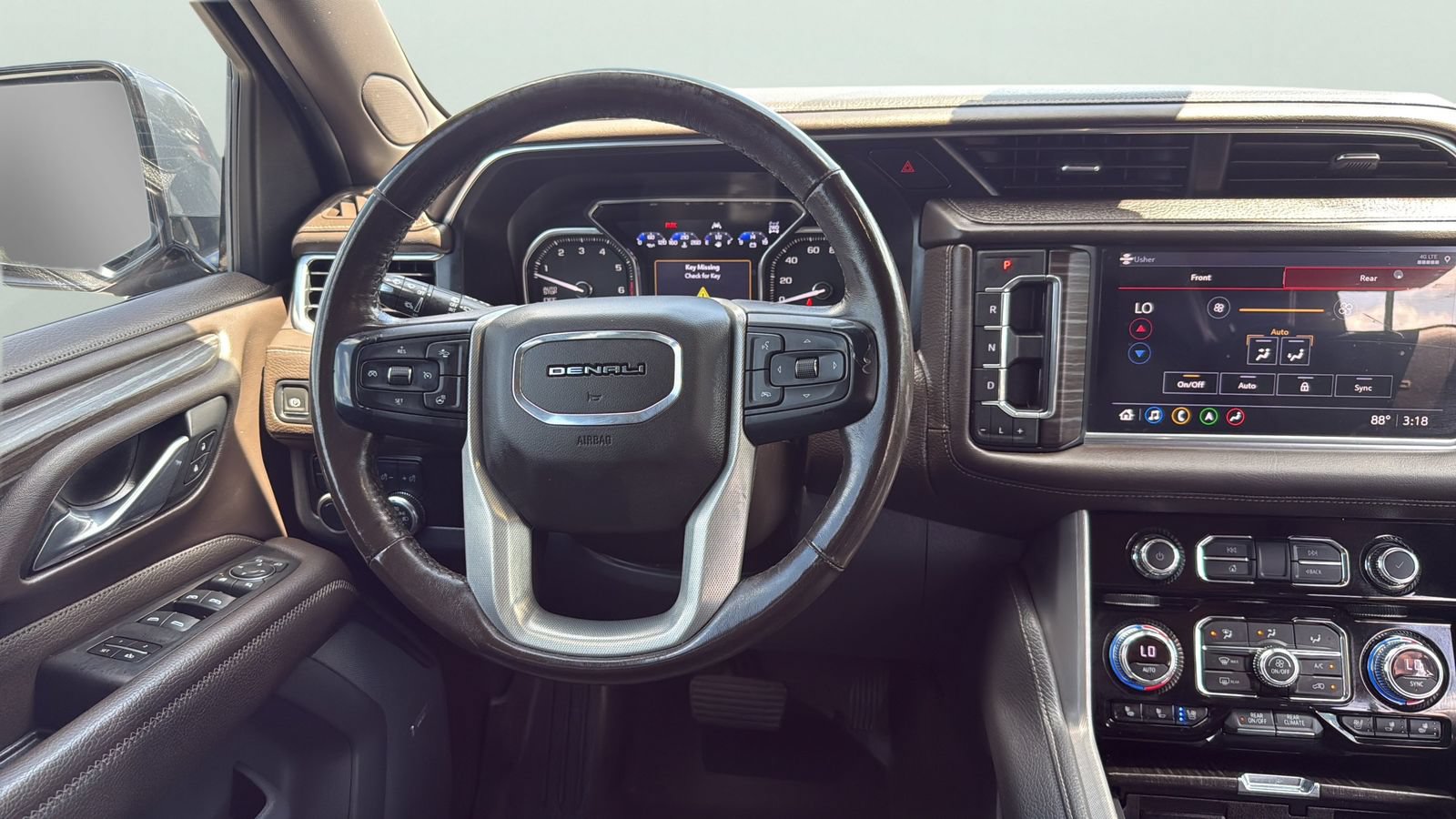 Used 2021 GMC Yukon Denali w/ Denali Premium Package AWD/4WD image 12