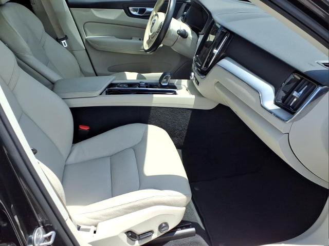 Used 2023 Volvo XC60 B5 Core FWD image 19