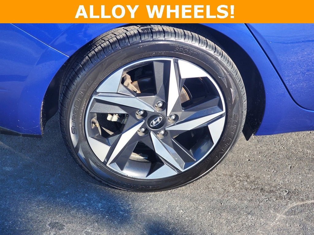 Used 2022 Hyundai Elantra SEL w/ Convenience + Premium Package image 5