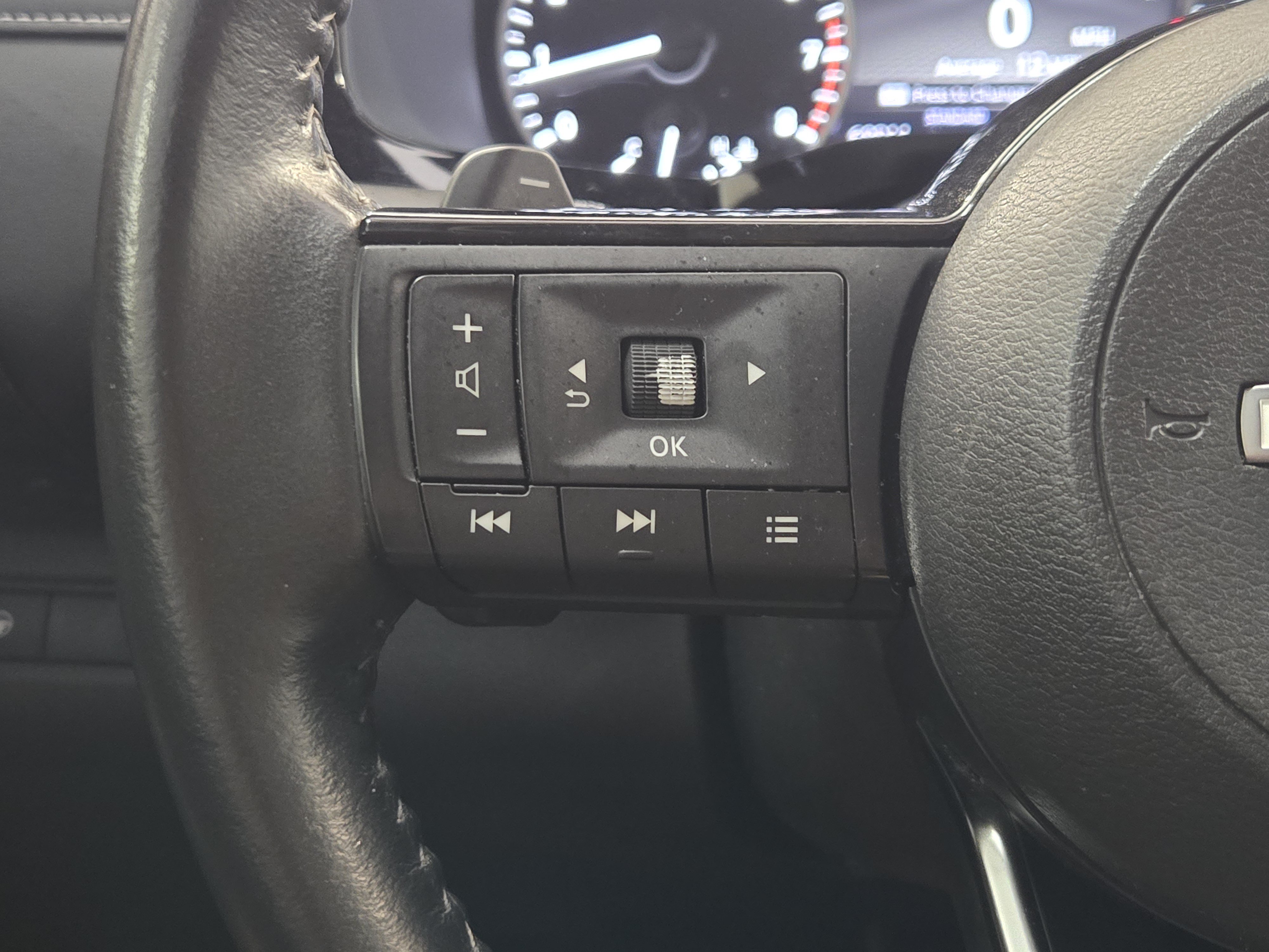 Used 2023 Nissan Pathfinder SV FWD image 29
