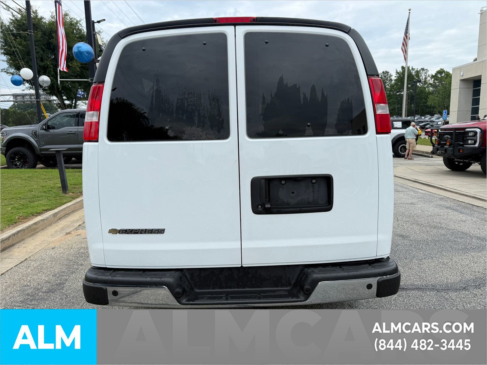 Used 2025 Chevrolet Express 3500 LT w/ LT Preferred Equipment Group RWD image 10