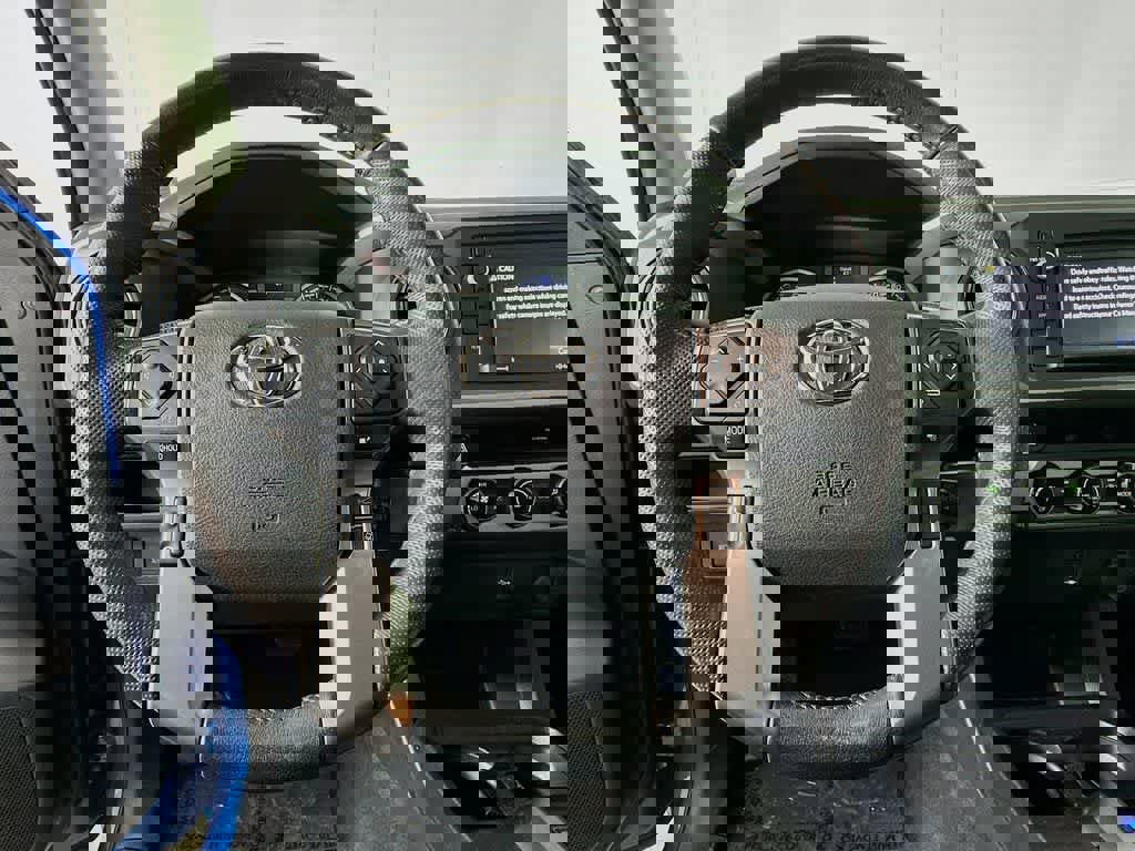 Used 2018 Toyota Tacoma SR5 RWD image 18