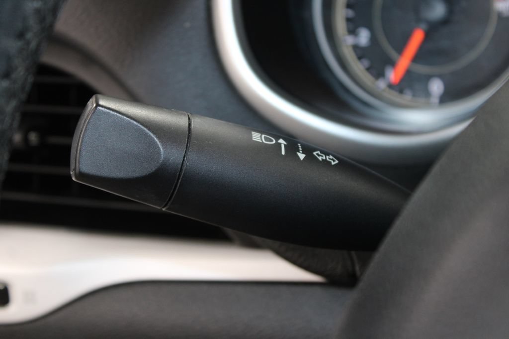 Used 2018 Jeep Cherokee Latitude Plus FWD image 35
