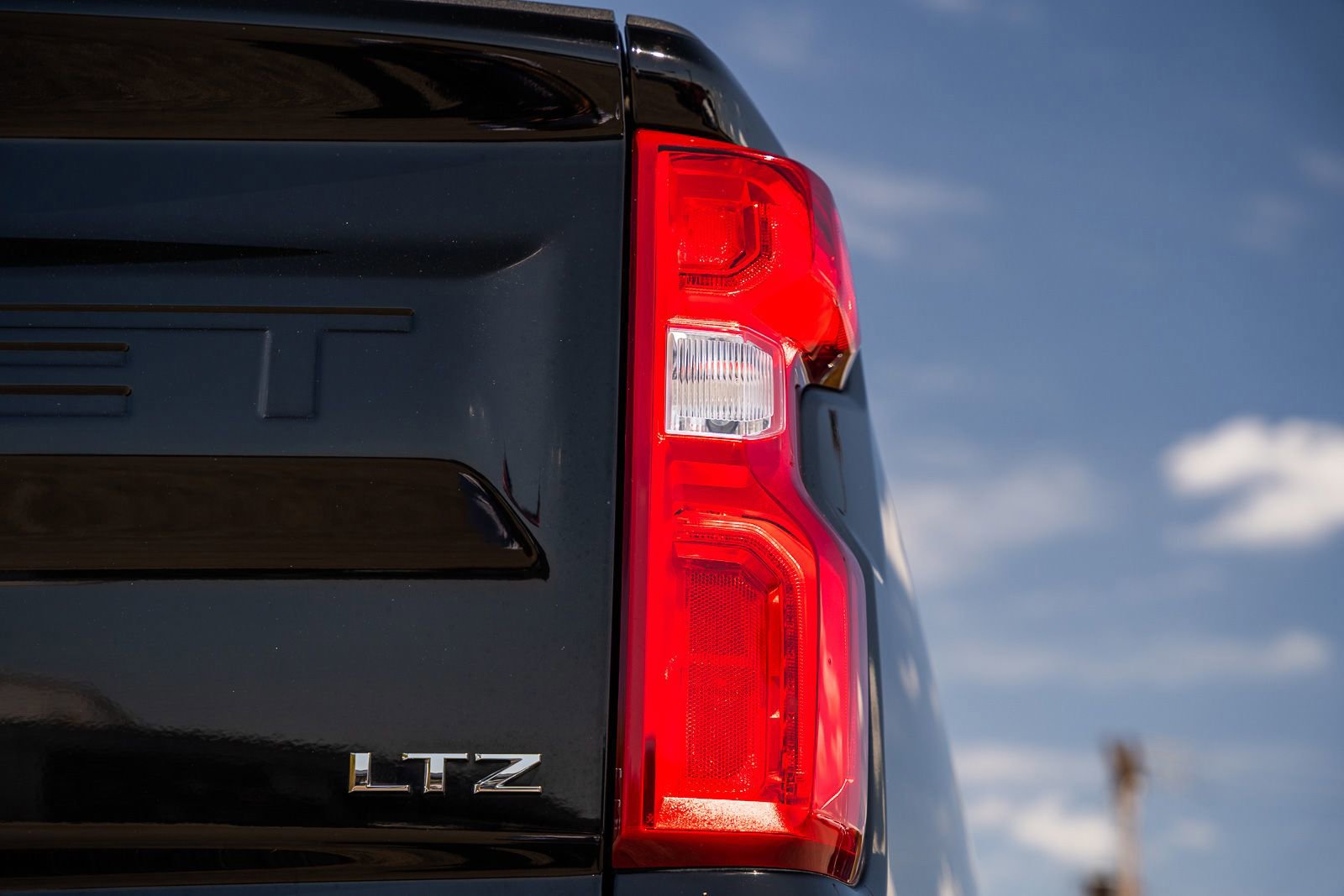 Used 2022 Chevrolet Silverado 1500 LTZ w/ LTZ Premium Package image 16