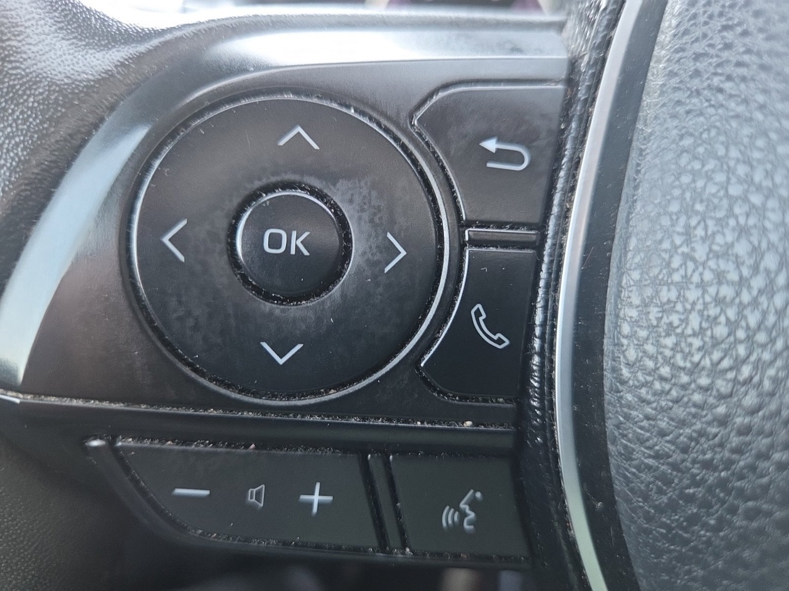 Used 2020 Toyota RAV4 XLE w/ Convenience Package FWD image 23