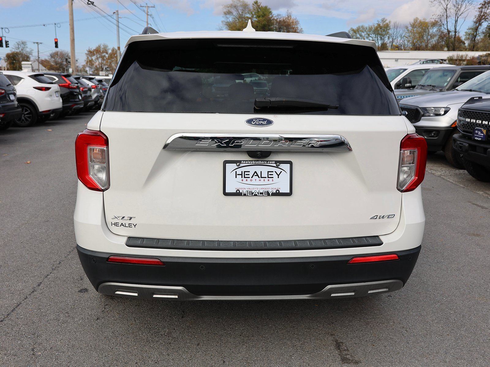 Certified 2022 Ford Explorer XLT w/ Equipment Group 202A image 3