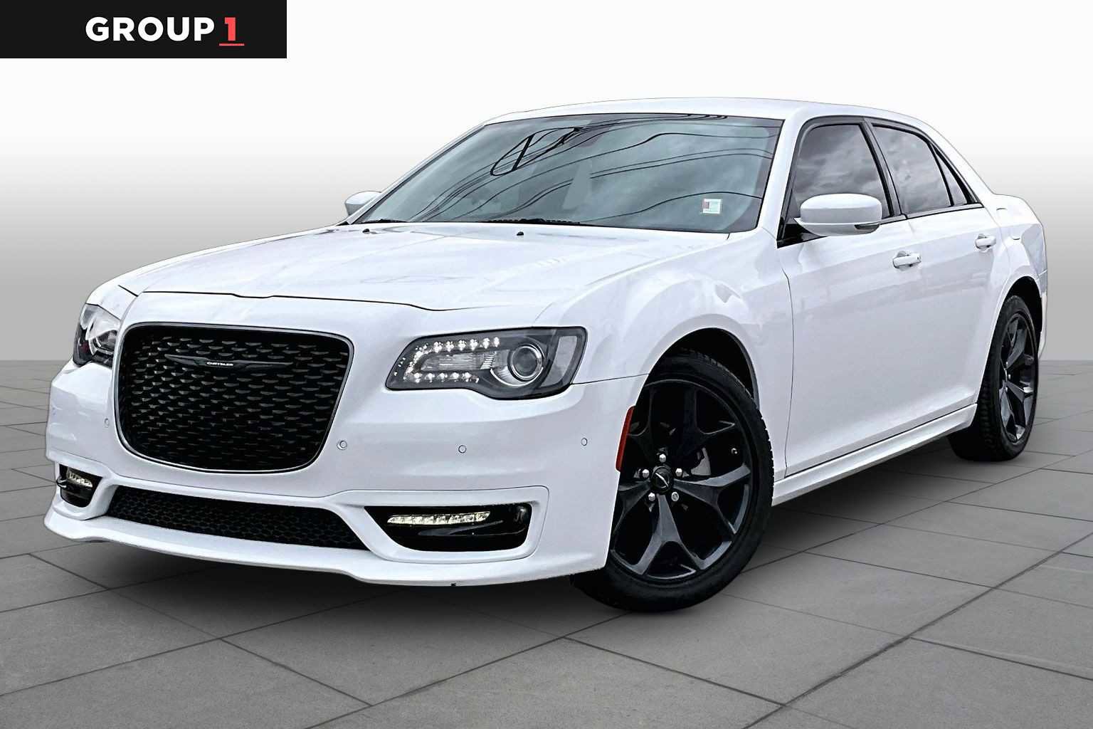 Used 2023 Chrysler 300 Touring L w/ Comfort Group RWD image 1