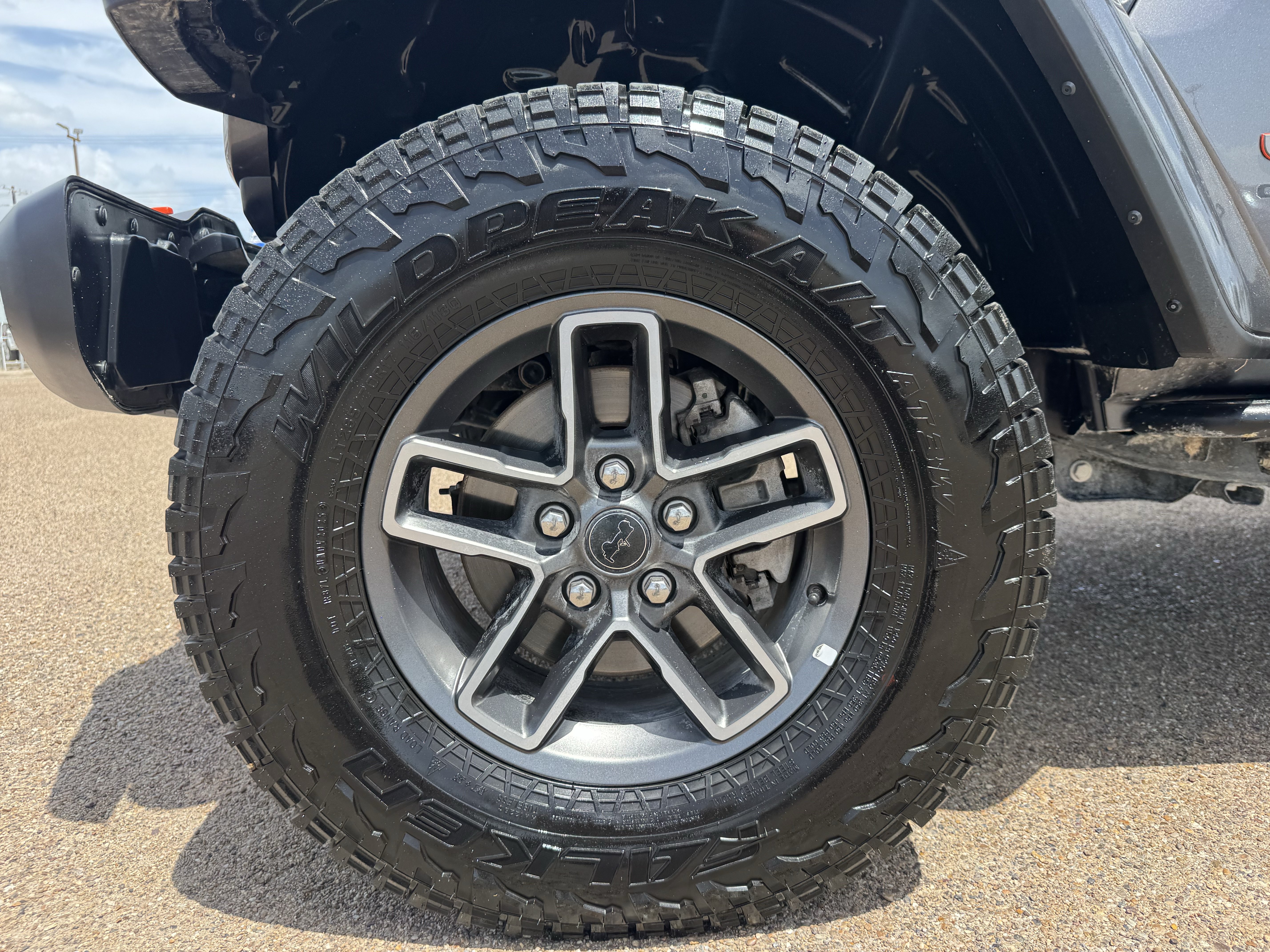 Used 2025 Jeep Gladiator Mojave AWD/4WD image 7