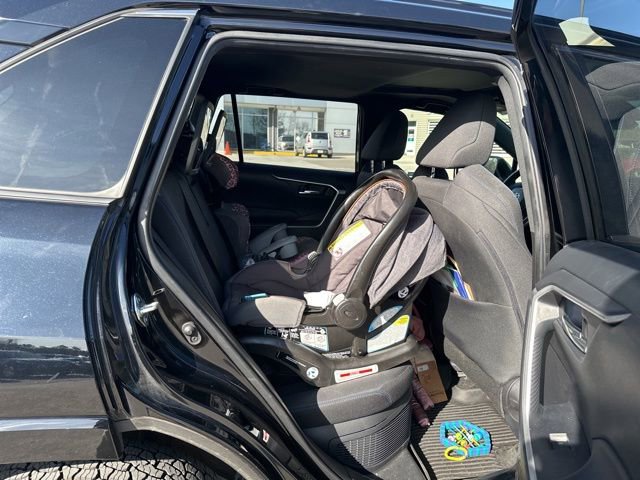 Used 2022 Toyota RAV4 SE image 18