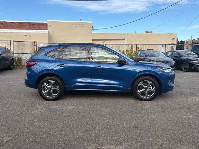 Certified 2023 Ford Escape ST-Line w/ Tech Pack #1 AWD/4WD image 4