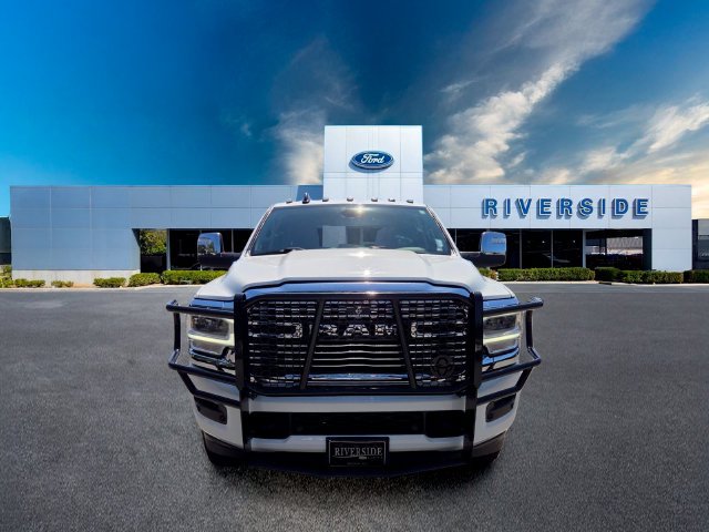 Used 2024 RAM 3500 Laramie AWD/4WD image 2