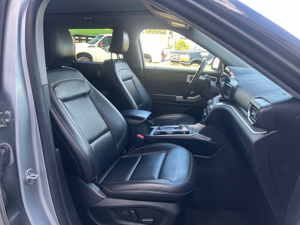 Certified 2022 Ford Explorer XLT w/ Equipment Group 202A AWD/4WD image 60