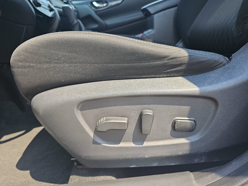 Used 2020 Nissan Rogue SV AWD/4WD image 27