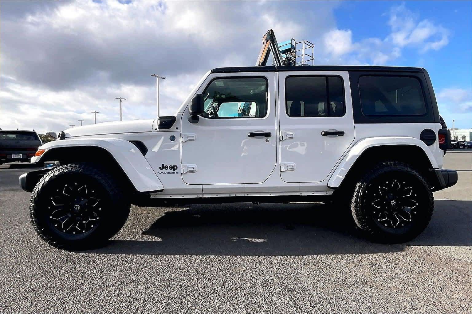Used 2024 Jeep Wrangler Unlimited w/ Dual Top Group AWD/4WD image 3