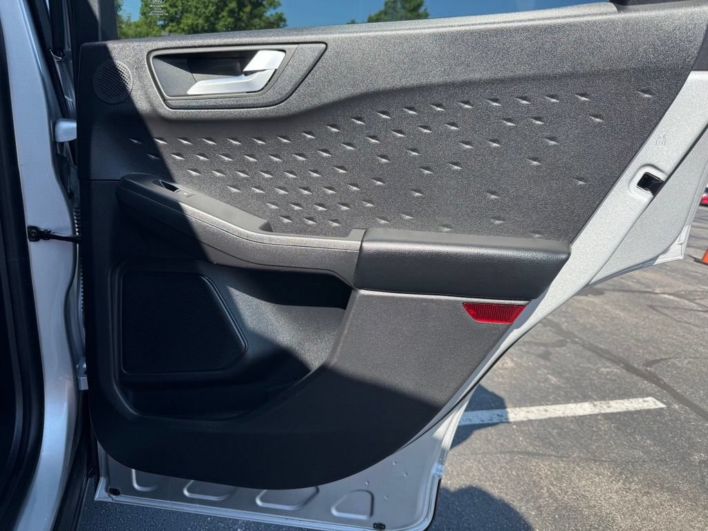 Certified 2020 Ford Escape Titanium AWD/4WD image 23