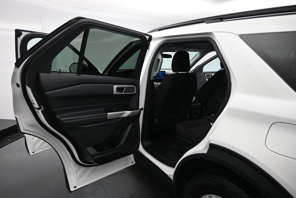 Certified 2024 Ford Explorer XLT RWD image 16