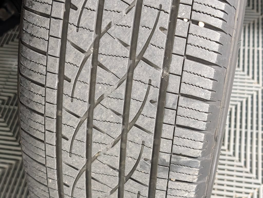 Used 2025 Chevrolet Equinox LT w/ Safety and Technology Package FWD image 24