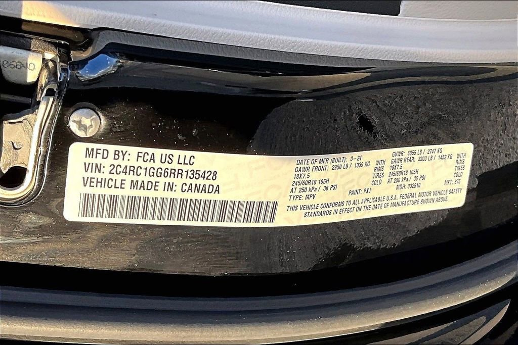 Used 2024 Chrysler Pacifica Limited FWD image 33