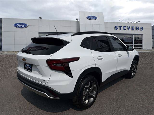 Used 2024 Chevrolet Trax LT w/ Driver Confidence Package FWD image 4