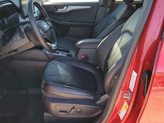 Certified 2025 Ford Escape Platinum w/ Premium Technology Package image 7