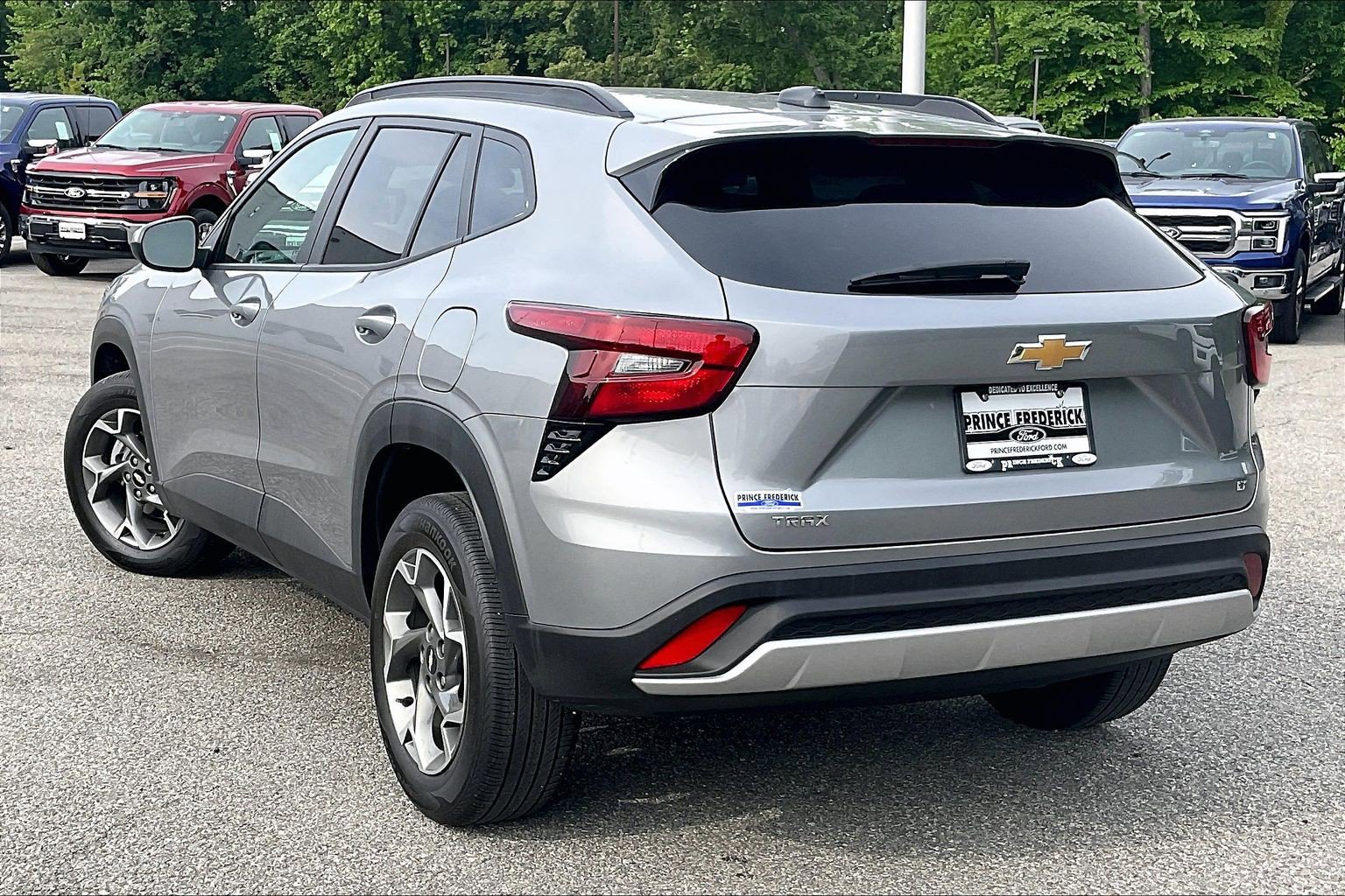 Used 2025 Chevrolet Trax LT FWD image 11