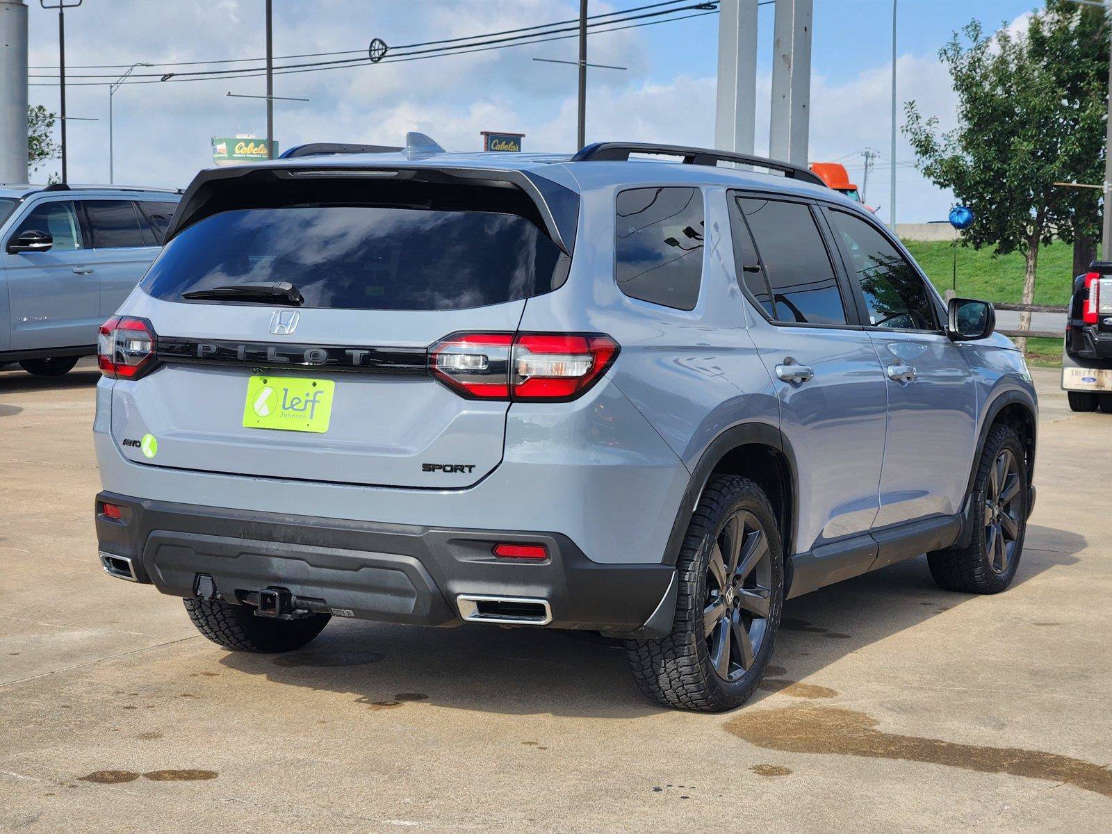 Used 2023 Honda Pilot Sport image 4