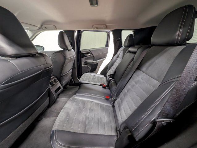Used 2025 Mitsubishi Outlander SE AWD/4WD image 14