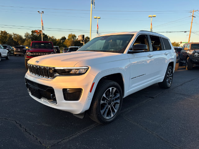 Used 2023 Jeep Grand Cherokee L Overland w/ Advanced Protech Group III AWD/4WD image 3