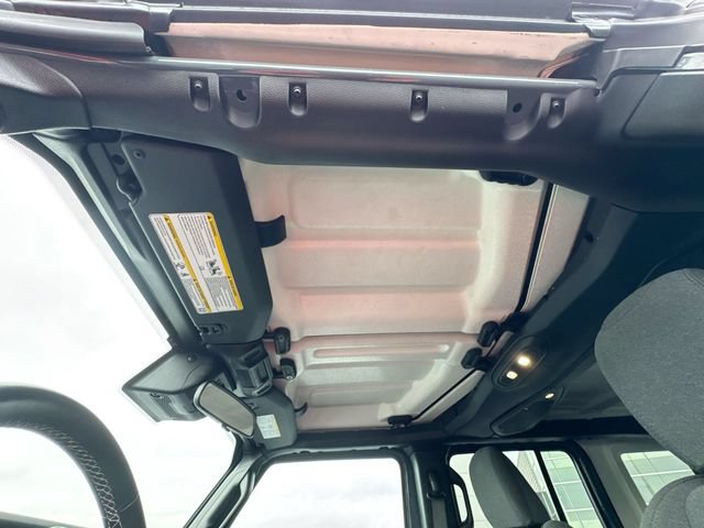 Used 2025 Jeep Wrangler Unlimited Rubicon AWD/4WD image 21
