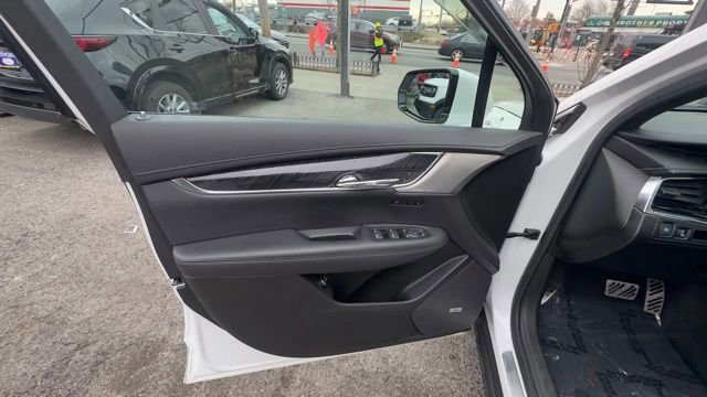 Used 2021 Cadillac XT6 Premium Luxury image 9