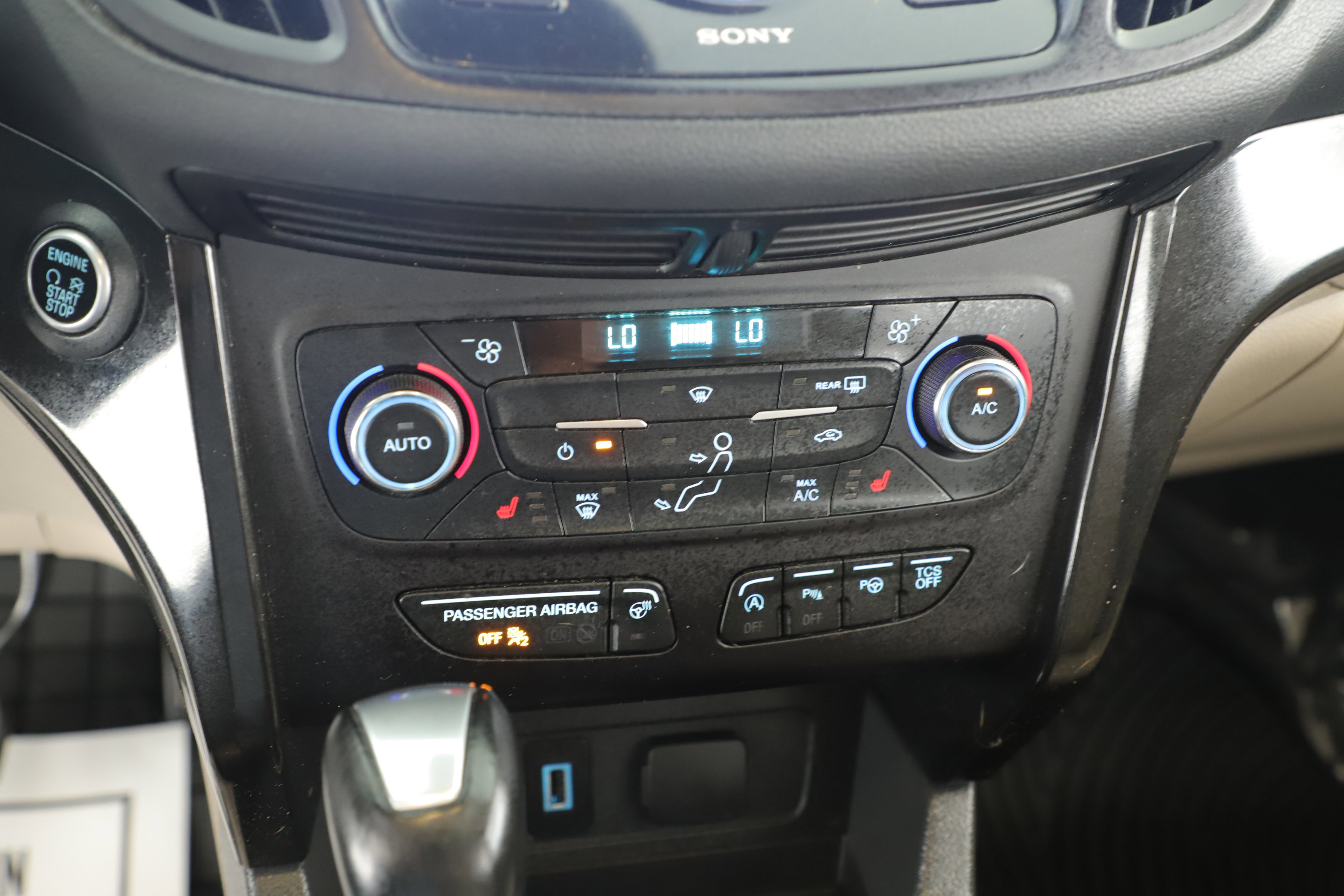 Certified 2017 Ford Escape Titanium w/ Equipment Group 301A image 16