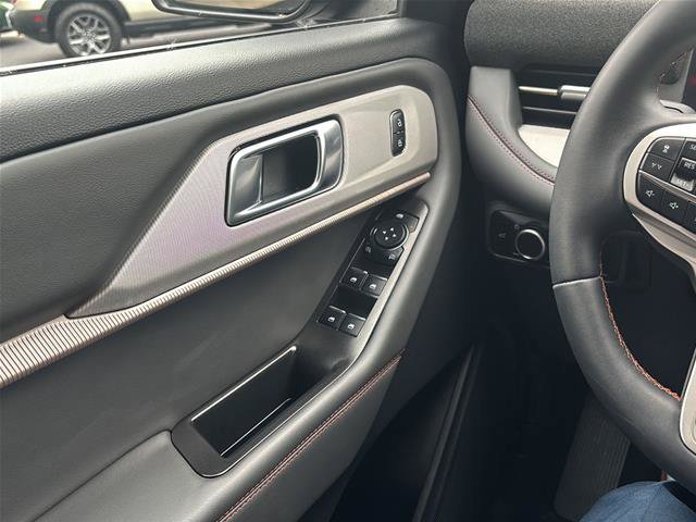 Certified 2025 Ford Explorer Active AWD/4WD image 37