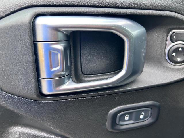 Used 2023 Jeep Gladiator Sport image 18