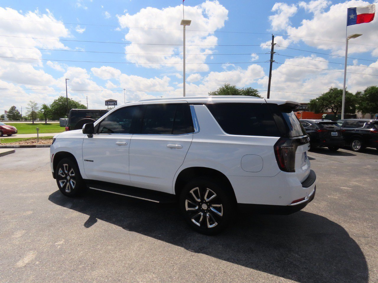Used 2026 Chevrolet Tahoe LT w/ Comfort Package image 3