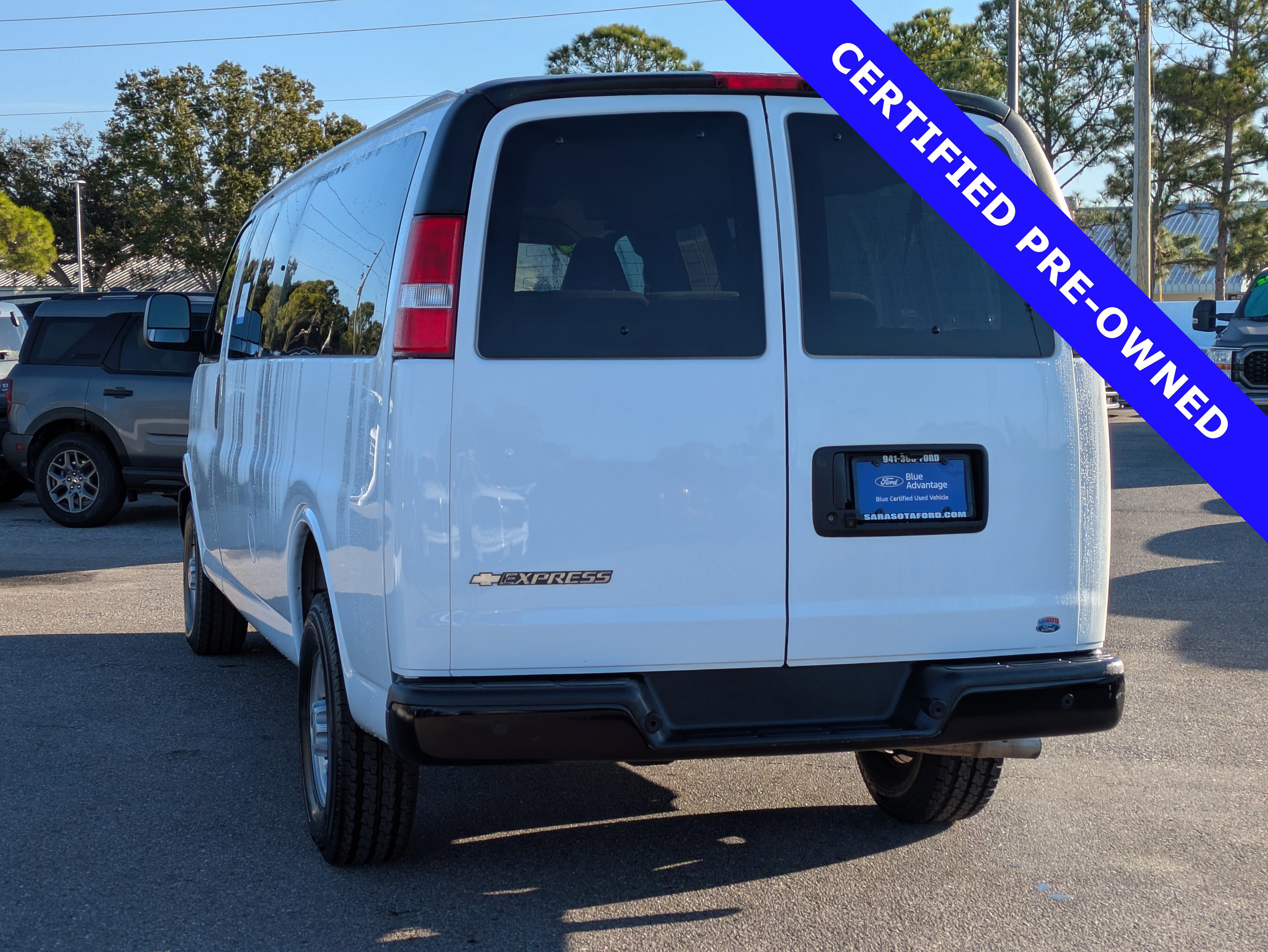 Used 2023 Chevrolet Express 3500 LS image 2
