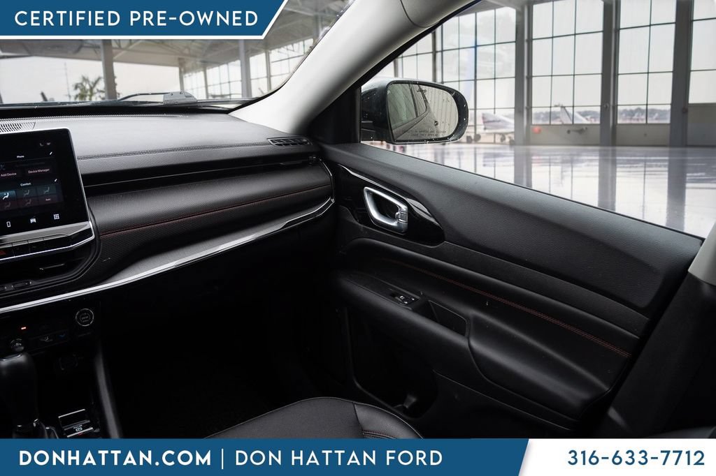 Used 2022 Jeep Compass Trailhawk w/ Trailhawk Convenience Group AWD/4WD image 17