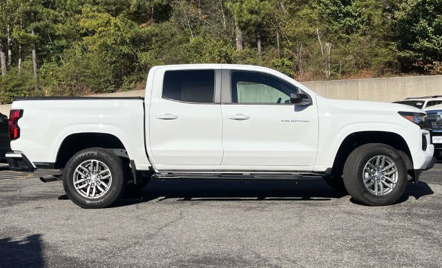 Used 2023 Chevrolet Colorado LT RWD image 2