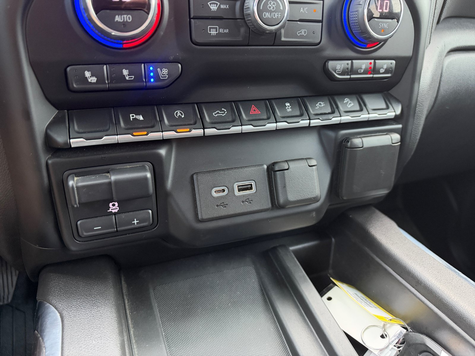 Used 2022 Chevrolet Silverado 1500 LTZ AWD/4WD image 22