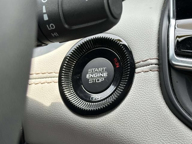 Used 2025 Jeep Compass Limited AWD/4WD image 19