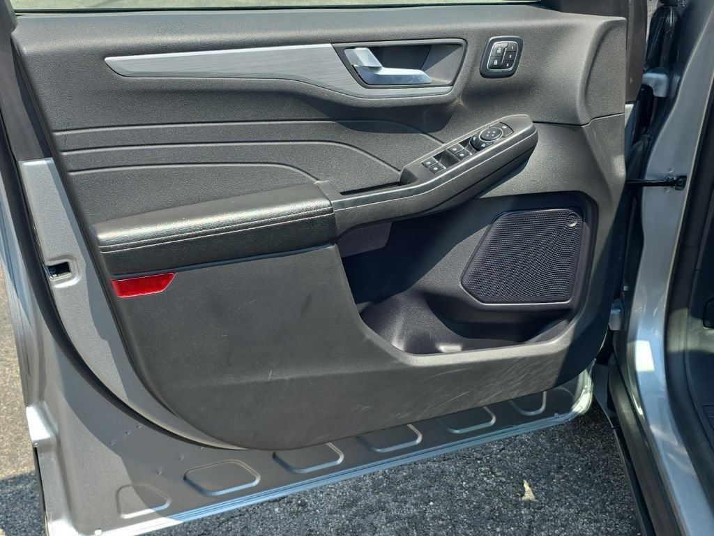 Certified 2024 Ford Escape Platinum AWD/4WD image 16