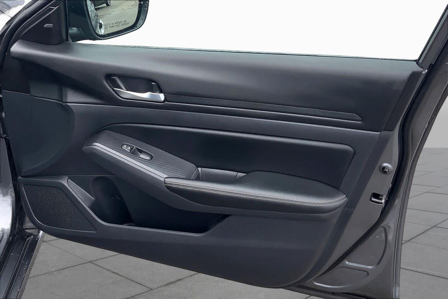 Used 2025 Nissan Altima 2.5 SV FWD image 22