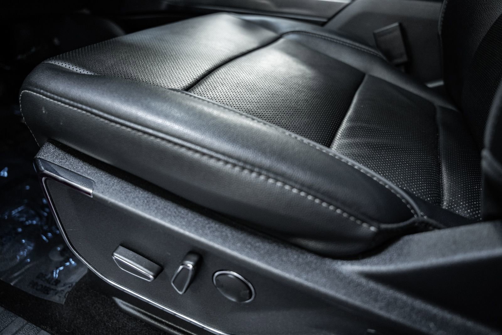 Certified 2022 Ford F150 Lariat w/ Equipment Group 502A High image 40