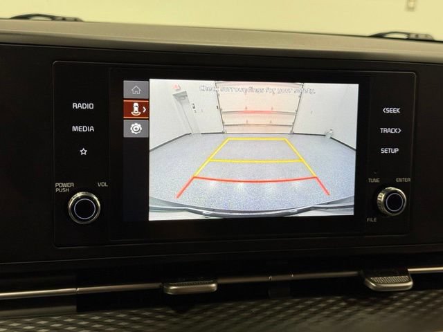 Used 2023 Kia Carnival LX FWD image 28